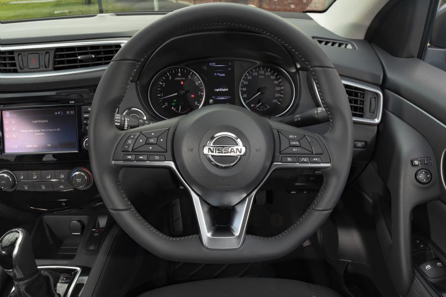 Панель приборов Nissan Qashqai ST+ 2019 года  (AU) (фото 10 из 24)